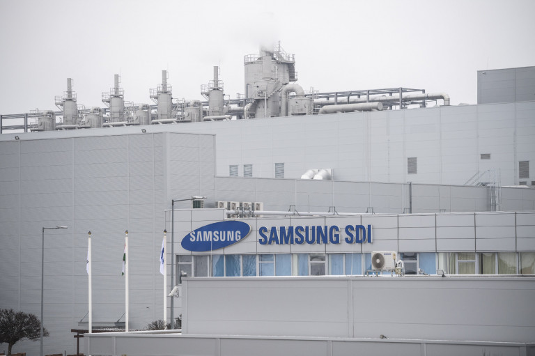 Nagy karácsony: ismét Samsung-adóbevételből származó tízmilliók landoltak Fidesz-közeli szervezeteknél