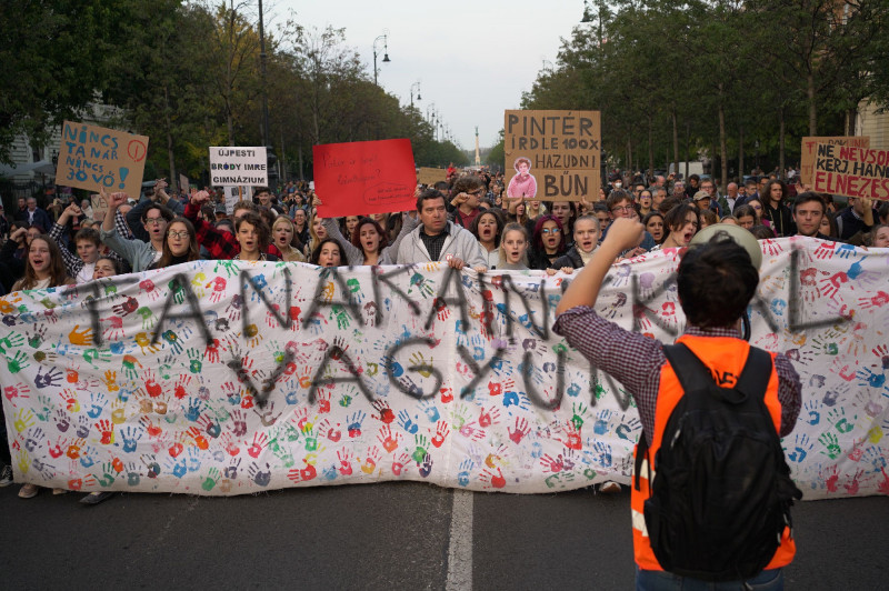 tanárok tüntetés október 14.