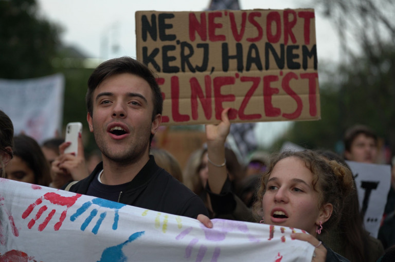 Több tankerületi vezető is nagyobb jutalmat kapott, mint az alájuk tartozó tanárok összesen