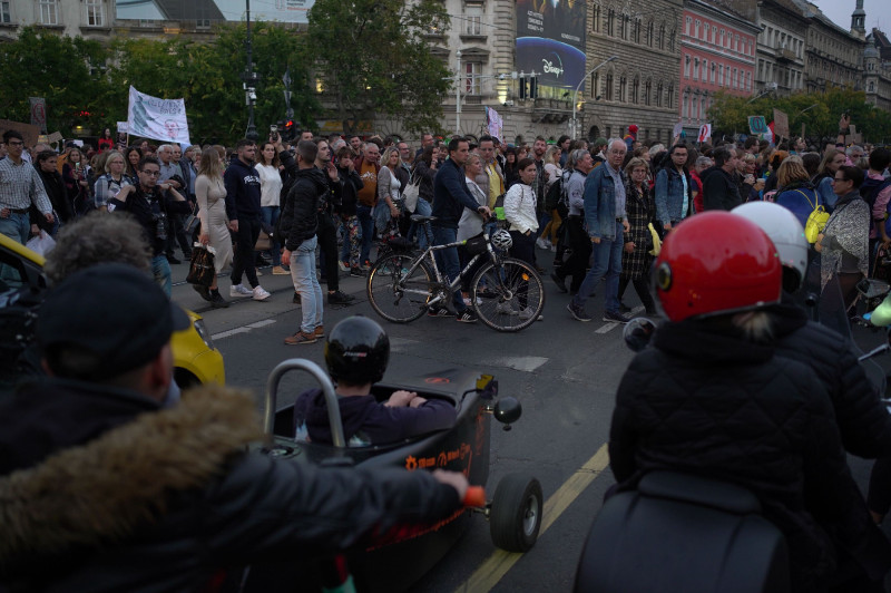 tanárok tüntetés diákok október14