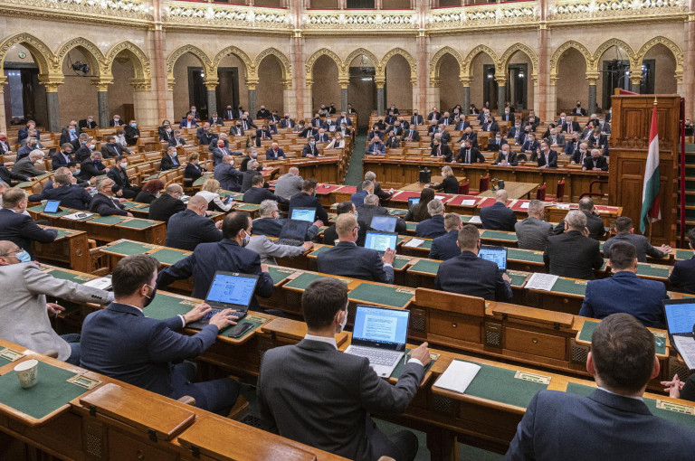 Megszavazták a választási törvény és a büntető törvénykönyv sajtót érintő részének módosítását is