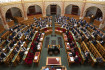 Az ellenzéki pártok szerint a költségvetés rendeleti módosítása alkalmatlan a válság megfékezésére