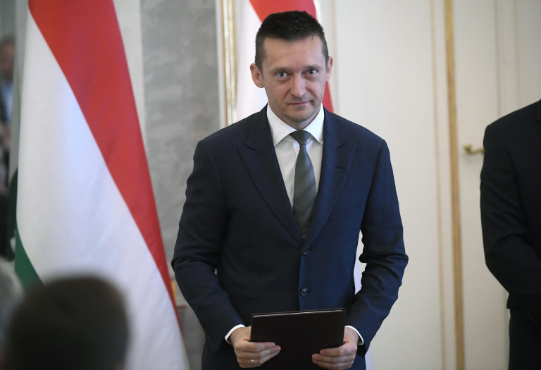 Lengyel szavazókat célzó bevándorlásellenes videókat hirdetett a magyar kormány a választások előtt