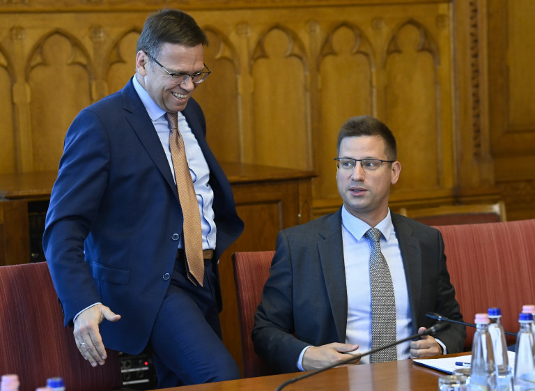 Gulyás Gergely búcsúzik Fürjes Balázstól