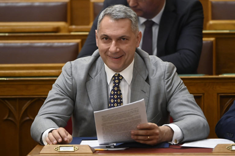 Lázár már eladta tulajdonrészét a Divatcsarnokban