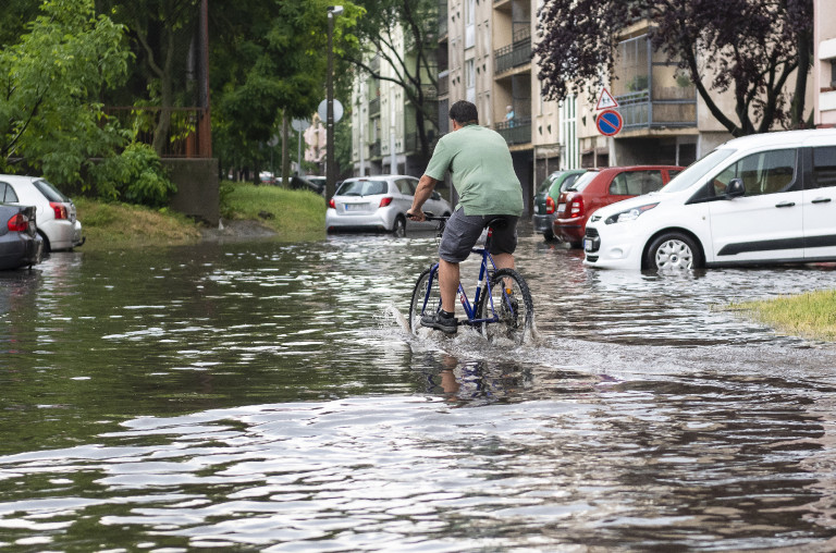 Súlyos károkat okoznak az esőzések Heves és Nógrád megyében