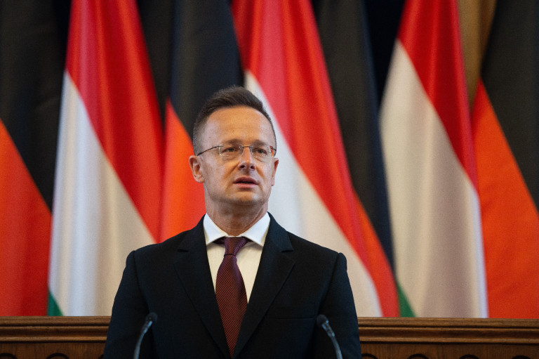 Szijjártó szerint Szlovákia nem fogja korlátozni a magyarok anyanyelvhasználati jogait