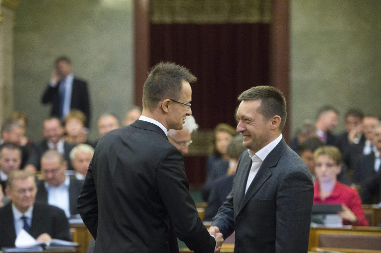Rogán újranősült, nem tudni miből jachtozott Szijjártó, Orbán továbbra is puritán