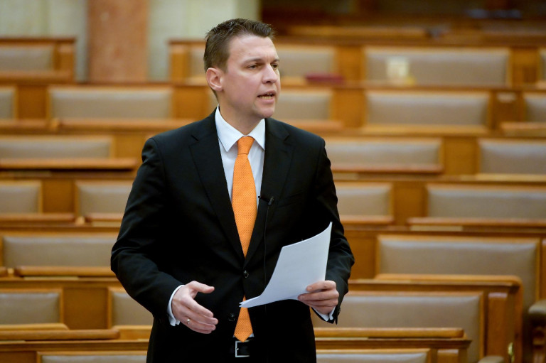 Menczer Tamás Magyar Péternek: Januárban dumáljunk! 