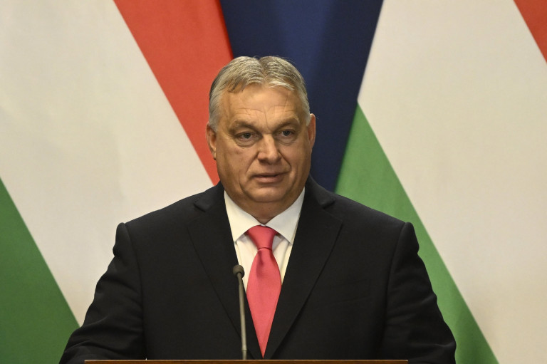 Orbán Viktor és a bicskei pedofil igazgató egy színpadon kampányoltak még 2002-ben