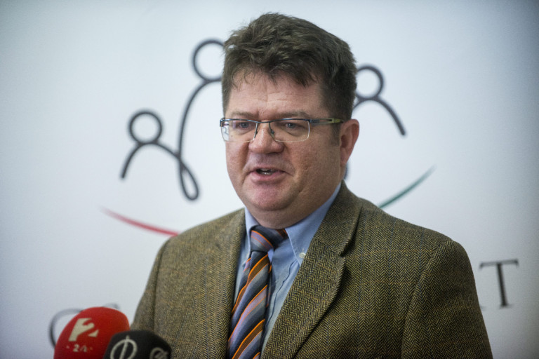 Az oktatási jogok biztosa szerint senkit nem érhet hátrány, amiért elment tüntetni