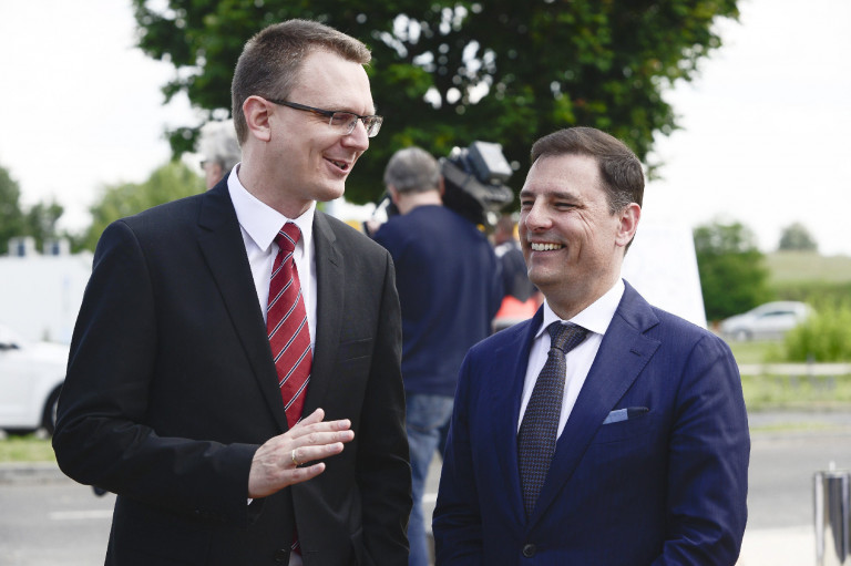 Ismét tízmilliók kerültek fideszes propagandalapokhoz a Gödtől elvett Samsung-pénzből