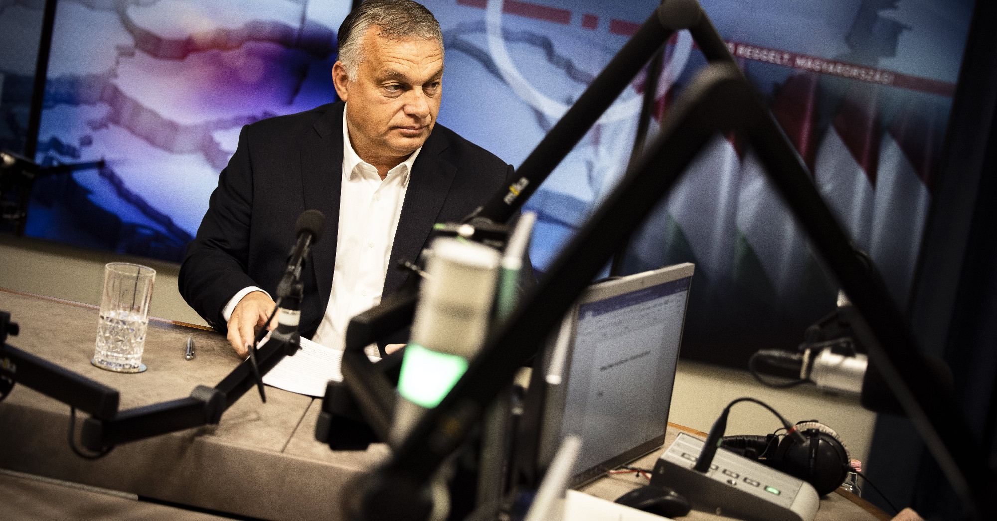 Orbán Viktor: Aki kardot ránt, az kard által vész el