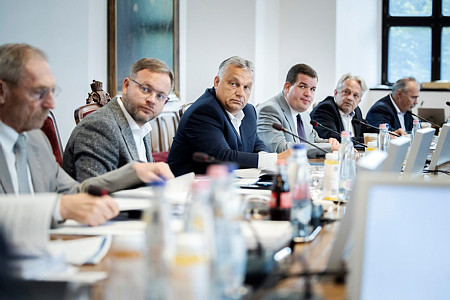 Hirtelen 3 milliárdot csoportosított át gyermekvédelemre a kormány