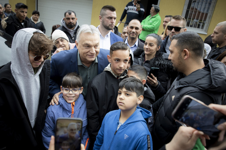 A drogok miatt ment Orbán Tarnazsadányba, ahol a nőknek járó adókedvezményekről beszélt