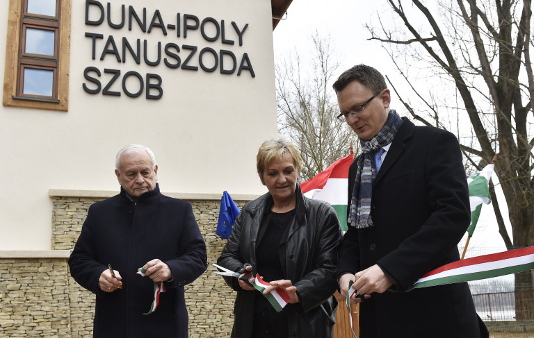 Lapunktól tudta meg a polgármester, hogy a Rétvári-közeli alapítványhoz került Szob egyik értékes épülete