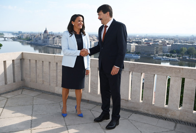 Átvette államfői hivatalát Novák Katalin