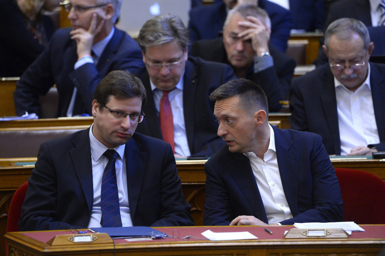 Nőnek a bérek a minisztériumokban