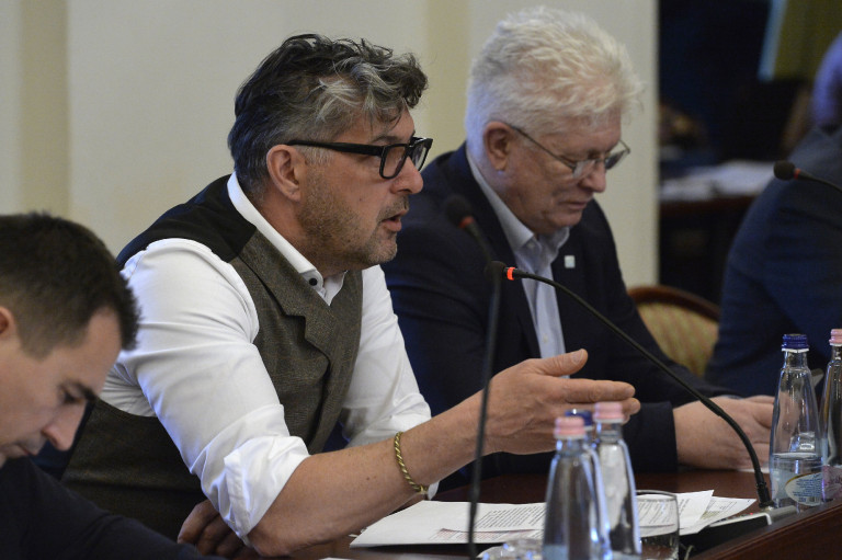 Kampányhoz közeledve: beszakadt az úttest, a fővárosi cégre mutogat a fideszes önkormányzat