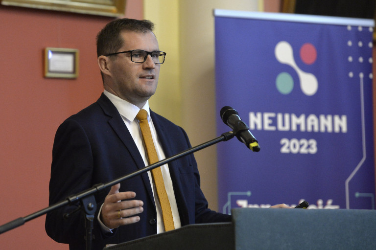 Magyar Hang: Benyújtotta lemondását a köznevelési helyettes államtitkár