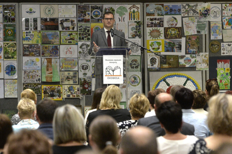 Hivatalosan is lemondott a köznevelésért felelős helyettes államtitkár