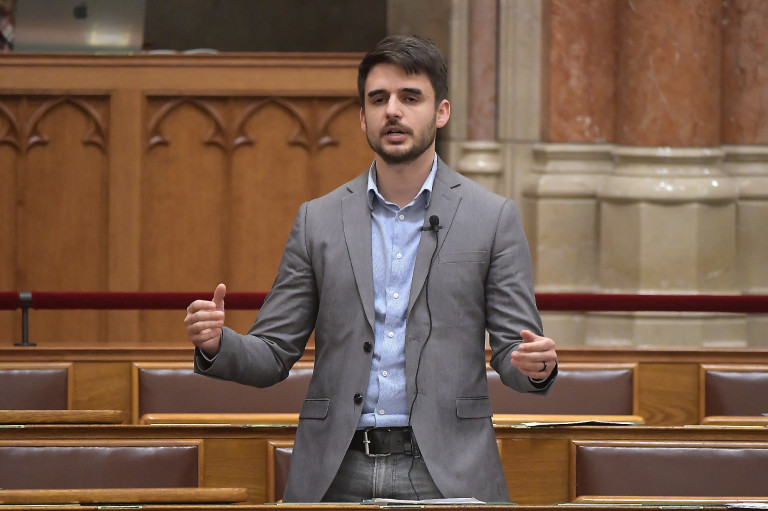 Eldőlt, indul a 2026-os választáson a Momentum