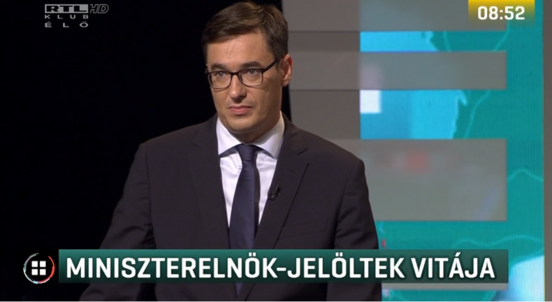 Karácsony kihátrált Tóth Csaba mögül