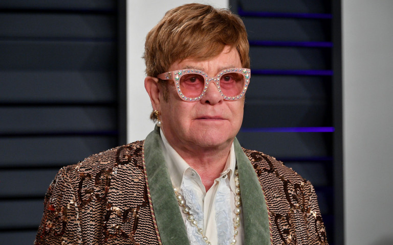 Egészségi állapota miatt lemondta idei világturnéját Elton John