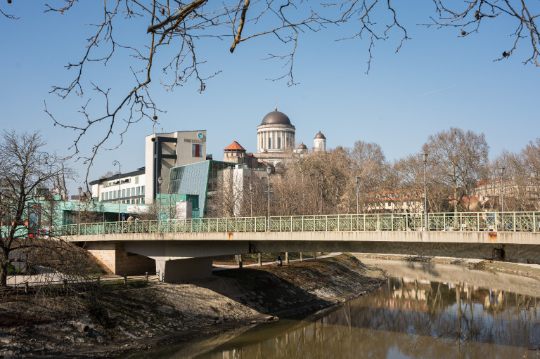 „A Fidesz elveszített négyezer szavazatot a választókerületben” - helyszíni riport az Esztergom központú körzetből