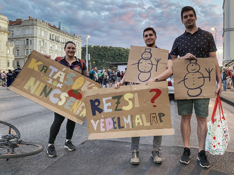 Könnyítést kapnak jövőre a volt katások