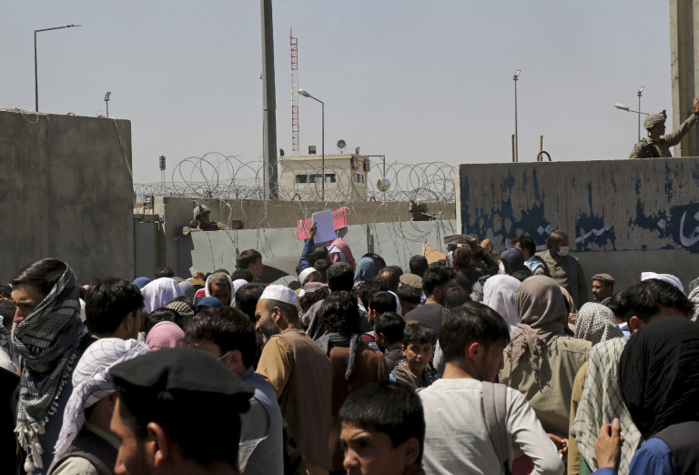 Hatszáz afgánt mentett ki az Ananász Expressz