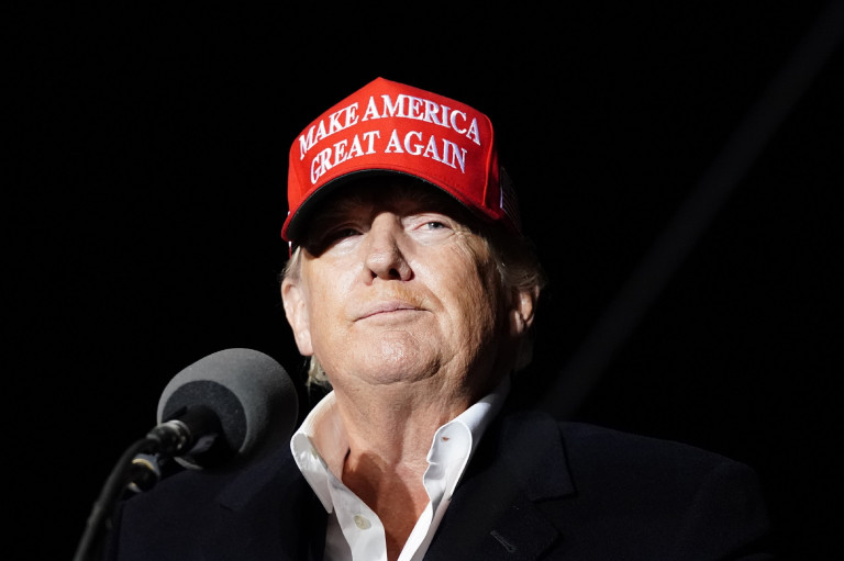 Nem lesznek nyilvánosak a Donald Trump házánál tartott FBI-házkutatásról készült vallomások