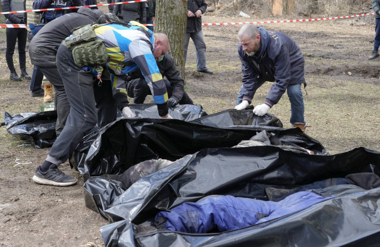 Újabb megkínzott civil holttestek kerültek elő Bucsában