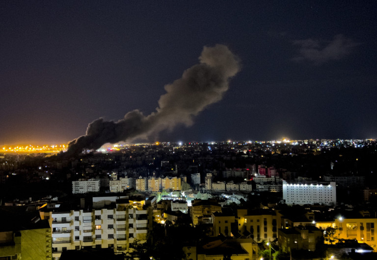 Délután még bombázták Libanont, hajnalban beállt a tűzszünet