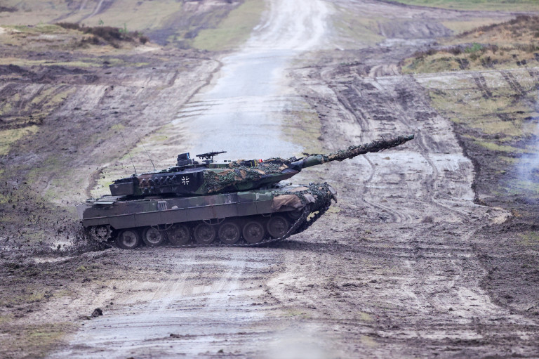 Leopard harckocsi ment át éjszaka a Hungária körúton