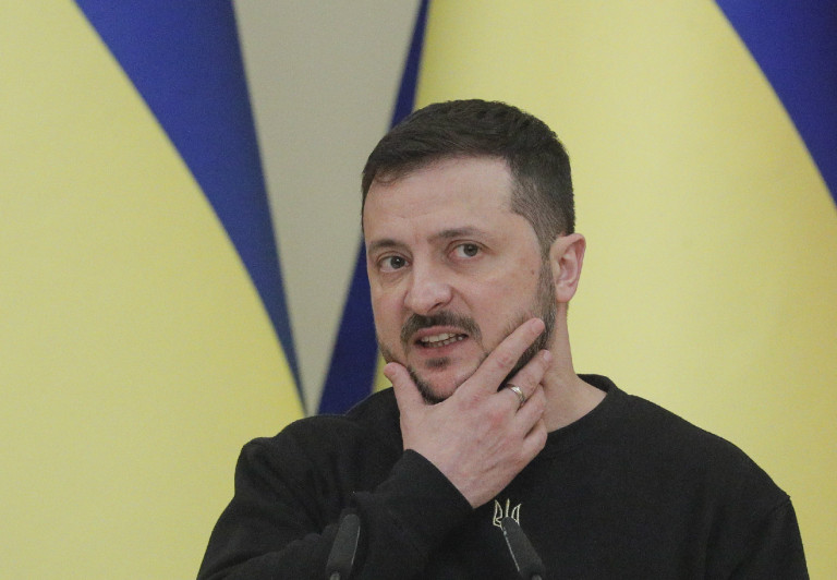 Zelenszkij Washingtonba utazik, hogy megmentse az ukránoknak szánt katonai segélycsomagot