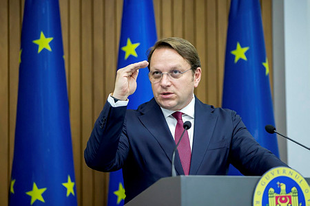 Elhalasztották a döntést Várhelyi Olivér uniós biztosi jelöléséről