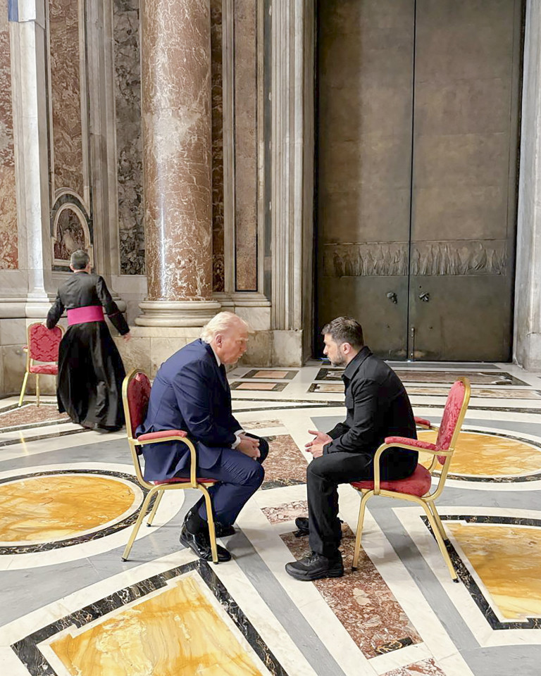 Villámtárgyalást folytatott Rómában Volodimir Zelenszkij és Donald Trump