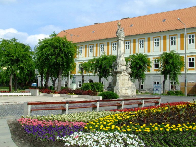 Odaadták a katolikus egyháznak Kalocsa főterét 