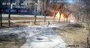 Videó: Békésen sétáló emberek közé csapódott egy bomba Kijevben 
