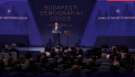 Orbán: Egyszerűen félre kell tolni a liberális elitet