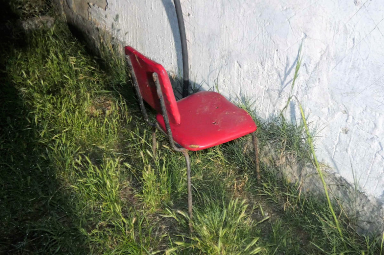 Álmában lopták ki az alvó nő füléből az aranyfülbevalót