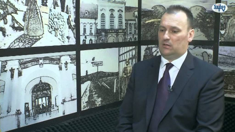 Szadán nem lett belőle fideszes polgármester, Dunakeszitől és Gödtől több mint kétszázmillióért kapott megbízást