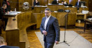 Nagy fehér borítékban vitték Simonkának a visszaosztott 40 százalékot 