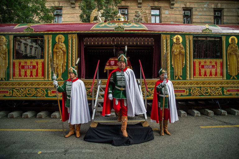 Harmincezren voltak kíváncsiak a méregdrágán újjáépített Aranyvonatra