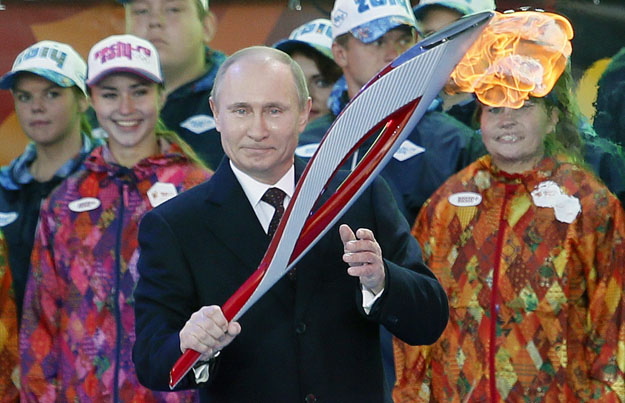 Putyin felturbózza az olimpiai lángot is