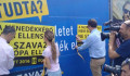 A médiaháború folytatódik, a plakátháború most indul