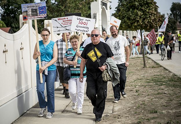 Magyar emberek példamutató sétája Bicskén