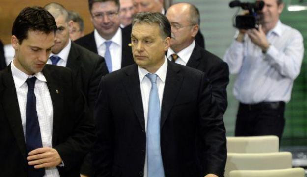 Orbán átalakít: a népszavazási bukta után kiszervezné maga alól a Fideszt