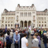 „Nem csak a Népszabadságról van szó” – Civilek tüntetnek a Kossuth téren 